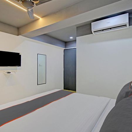 Collection O De'Pearl Hotel Surat Exterior foto