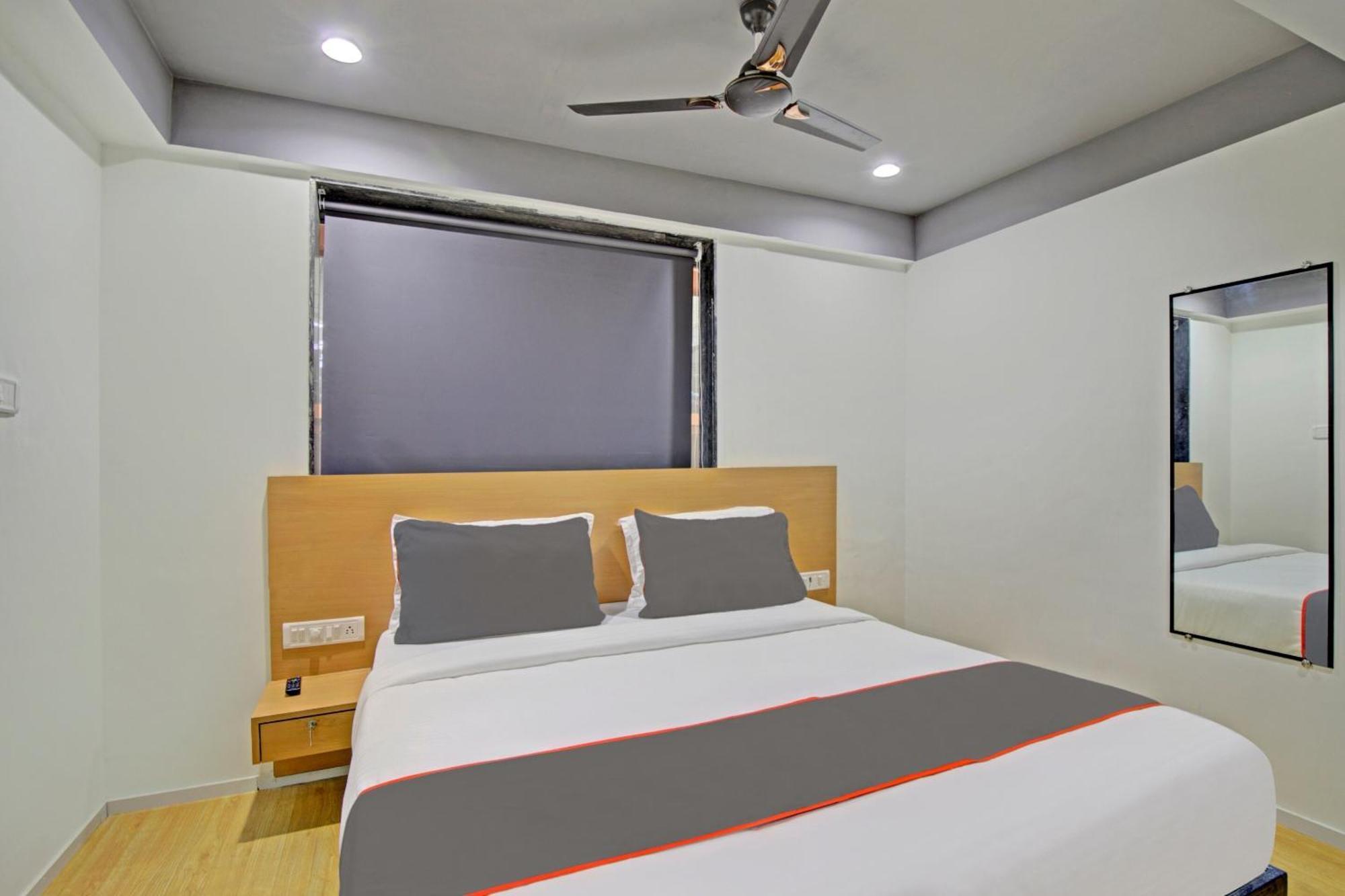 Collection O De'Pearl Hotel Surat Exterior foto