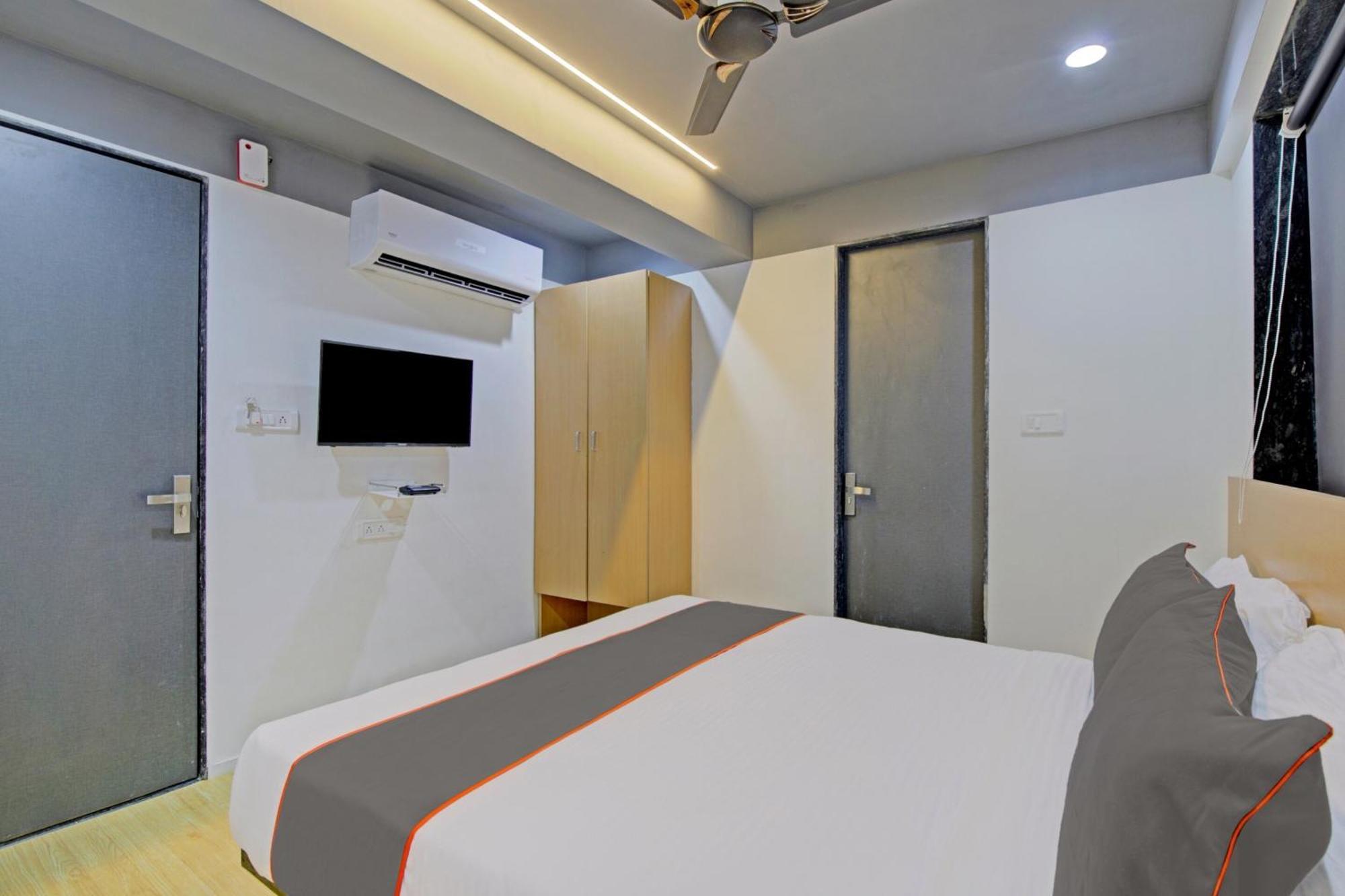 Collection O De'Pearl Hotel Surat Exterior foto
