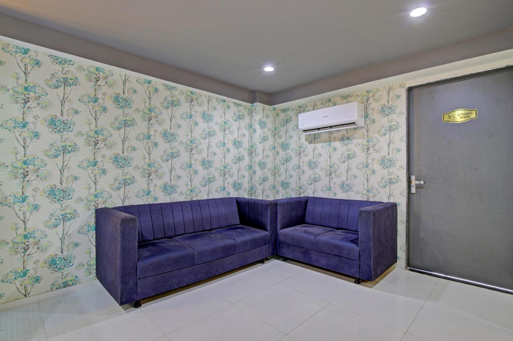 Collection O De'Pearl Hotel Surat Exterior foto