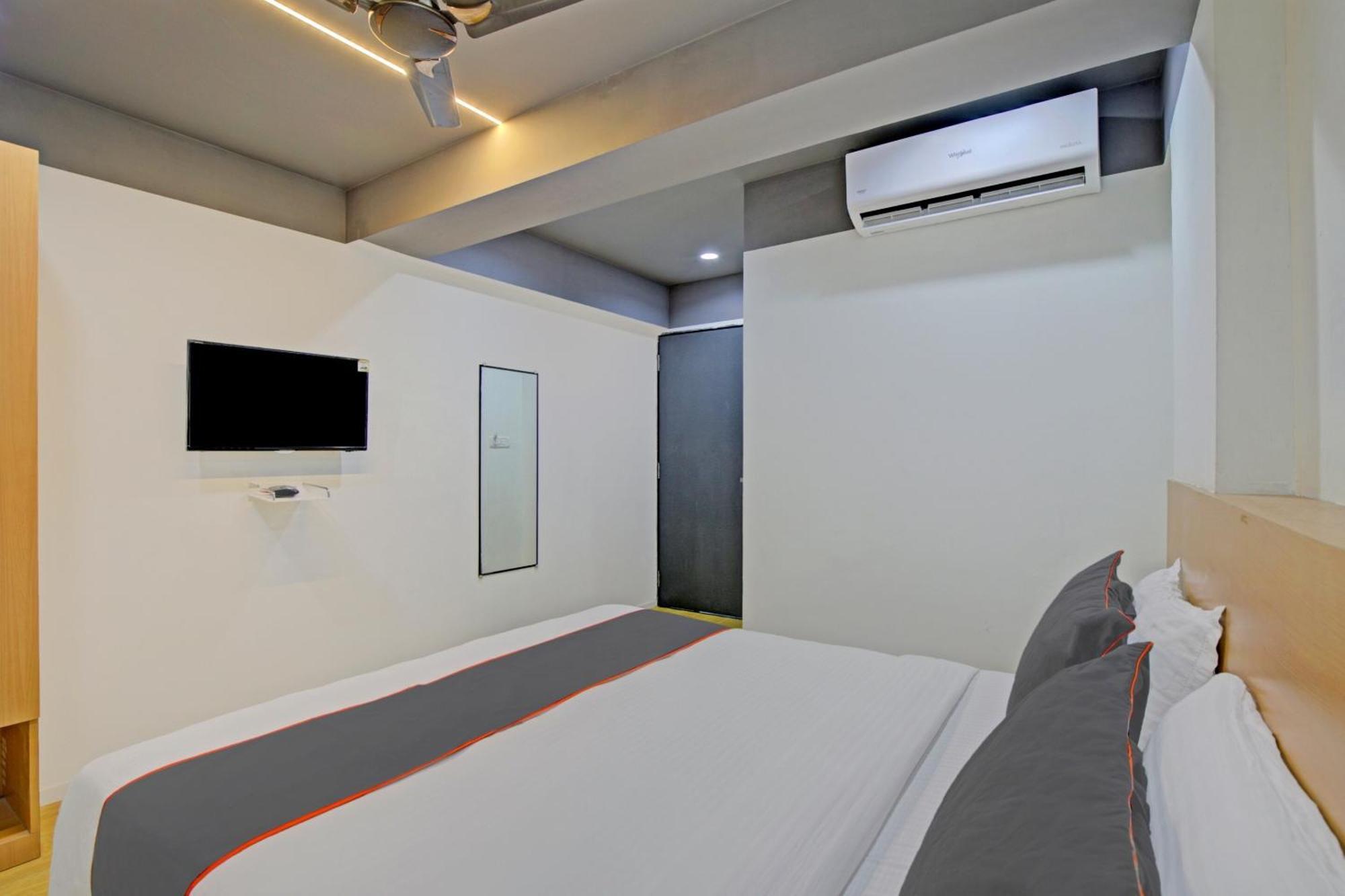 Collection O De'Pearl Hotel Surat Exterior foto