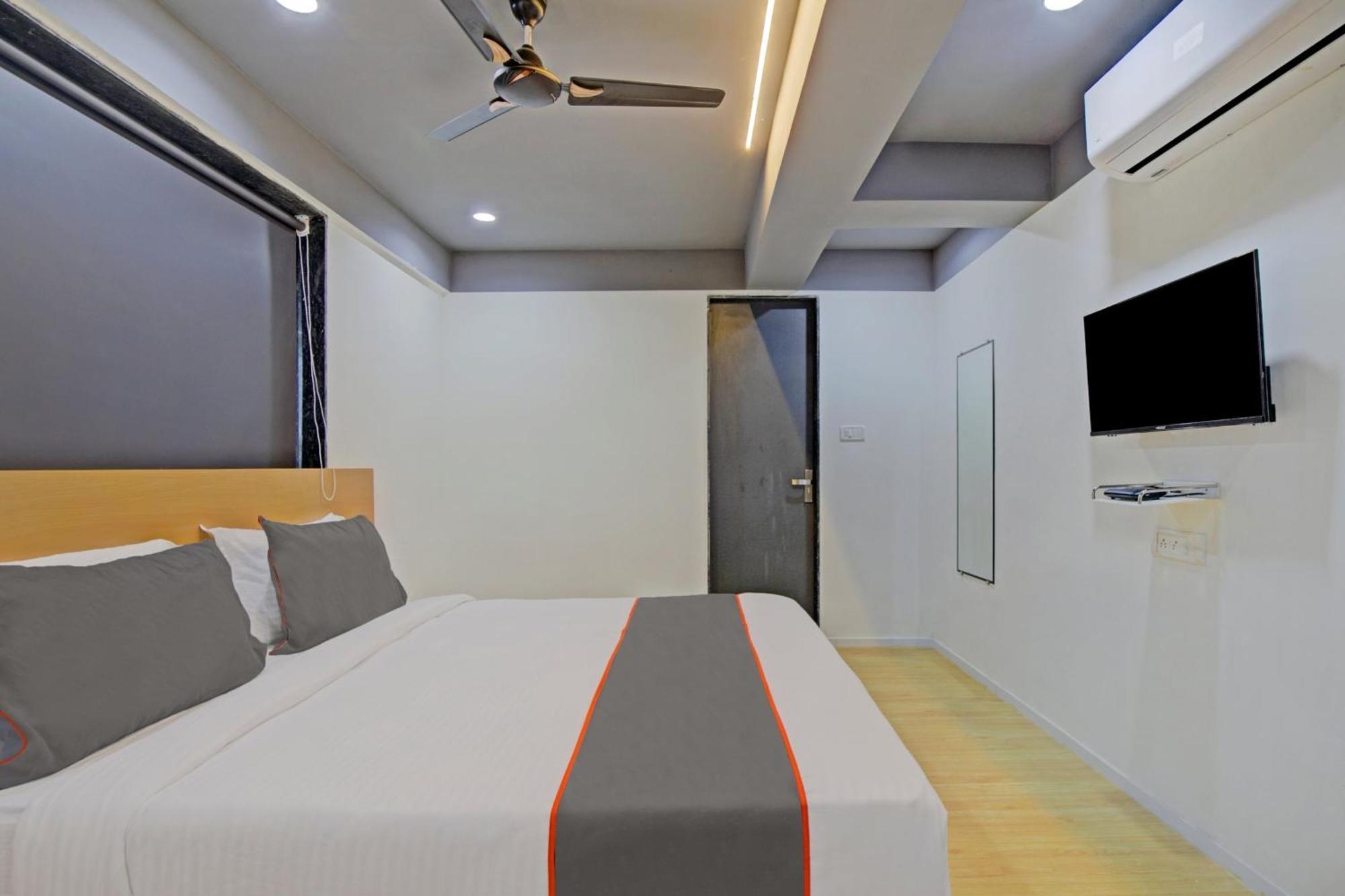 Collection O De'Pearl Hotel Surat Exterior foto