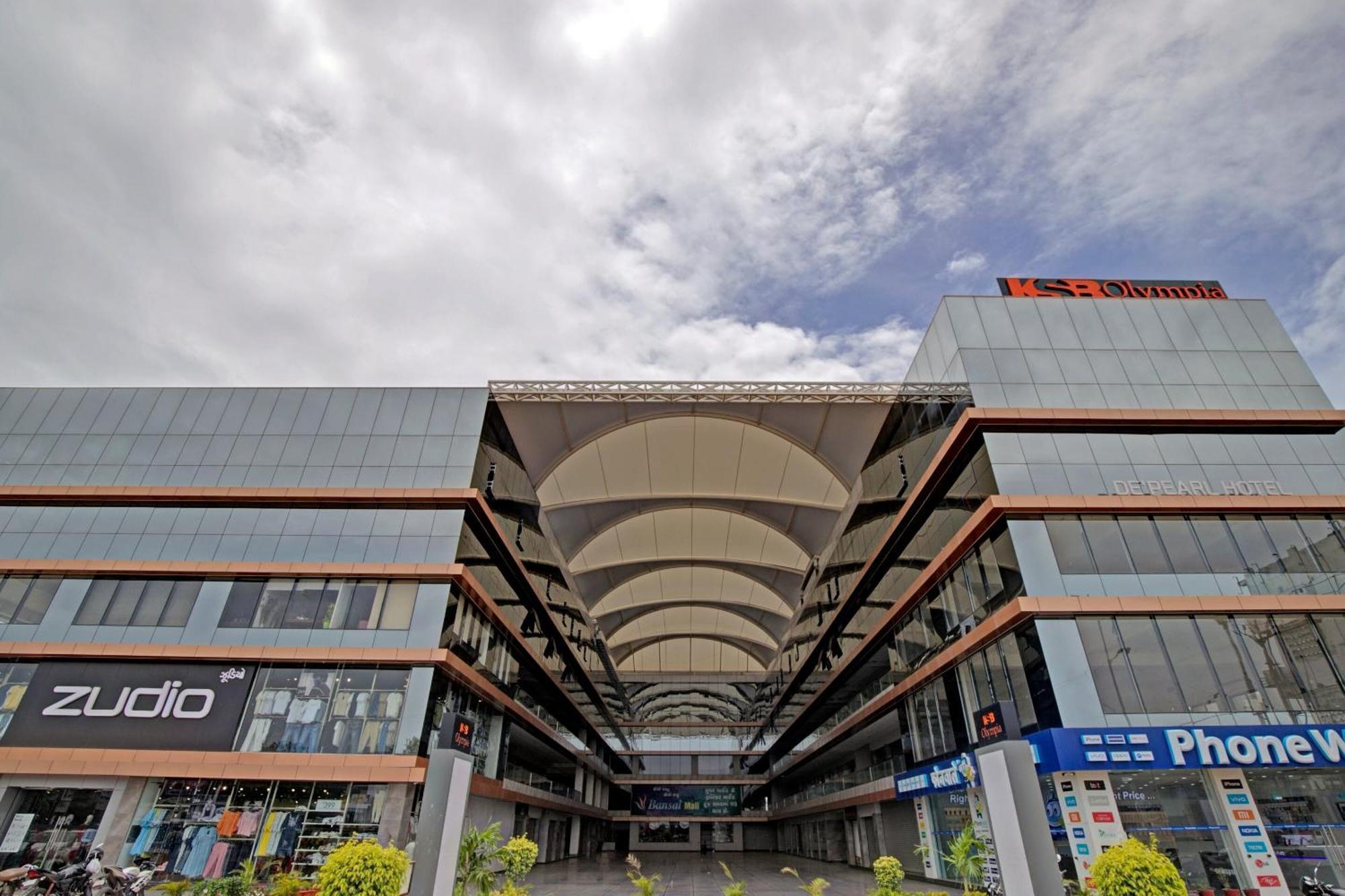 Collection O De'Pearl Hotel Surat Exterior foto