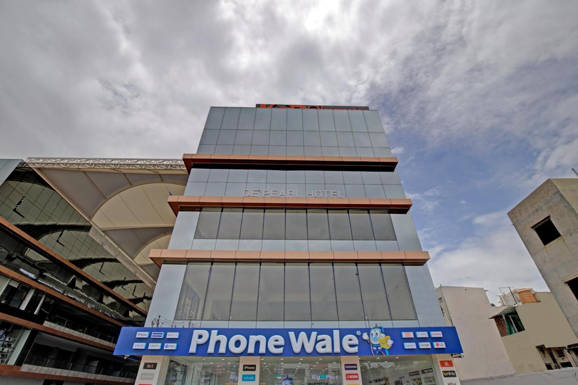Collection O De'Pearl Hotel Surat Exterior foto